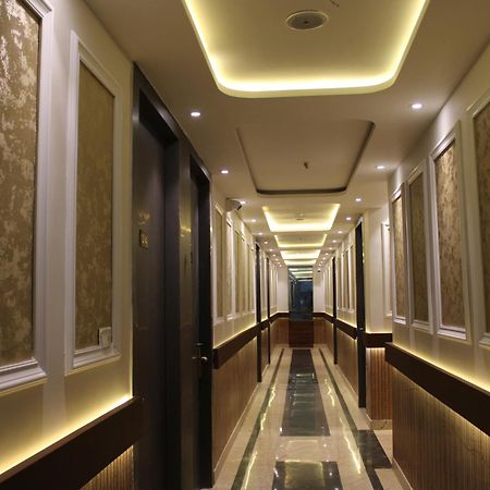 Hotel Gold Stone Kanpur Dış mekan fotoğraf