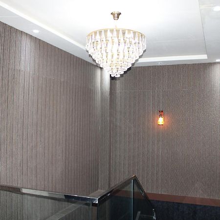 Hotel Gold Stone Kanpur Dış mekan fotoğraf