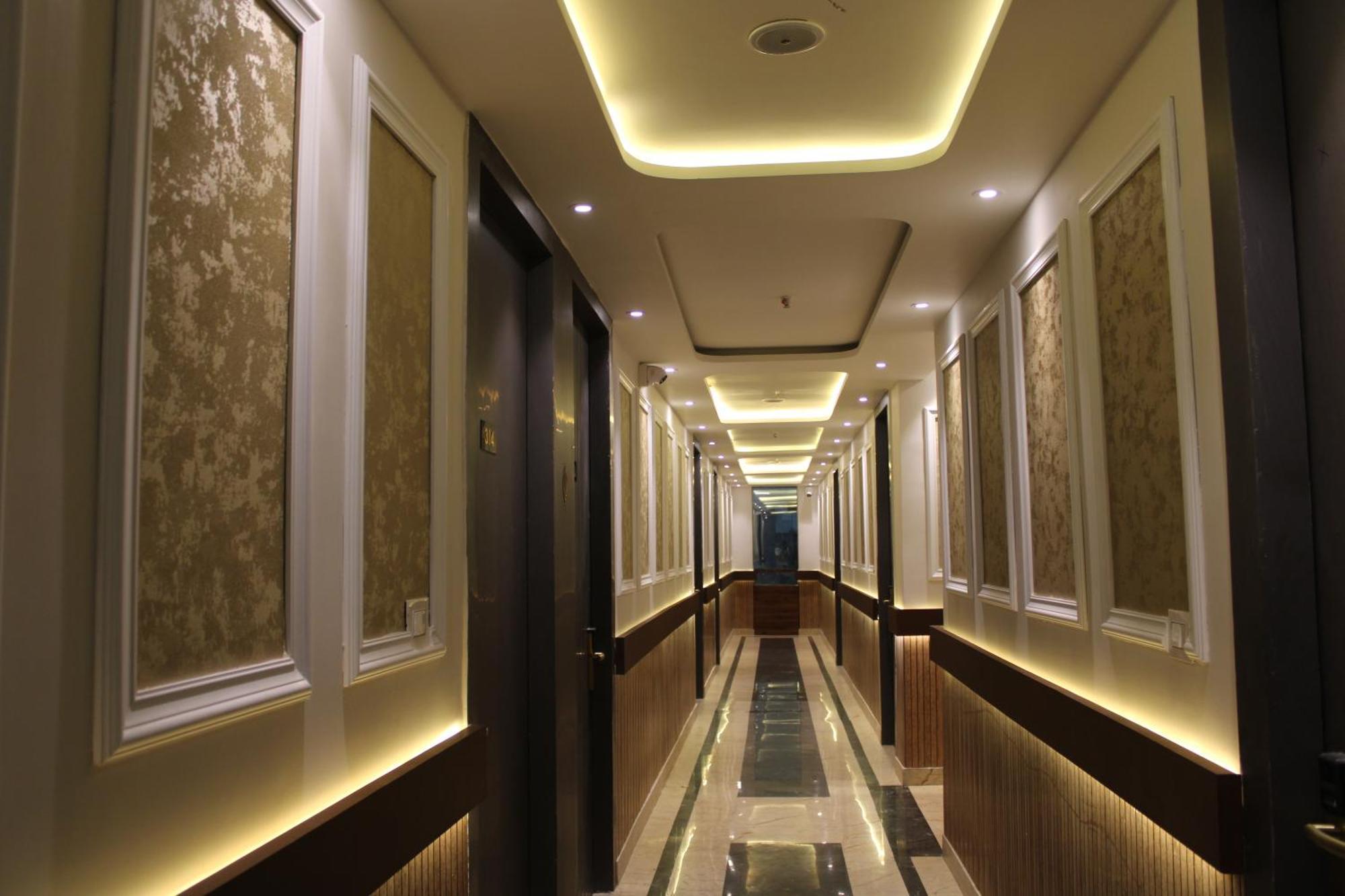 Hotel Gold Stone Kanpur Dış mekan fotoğraf