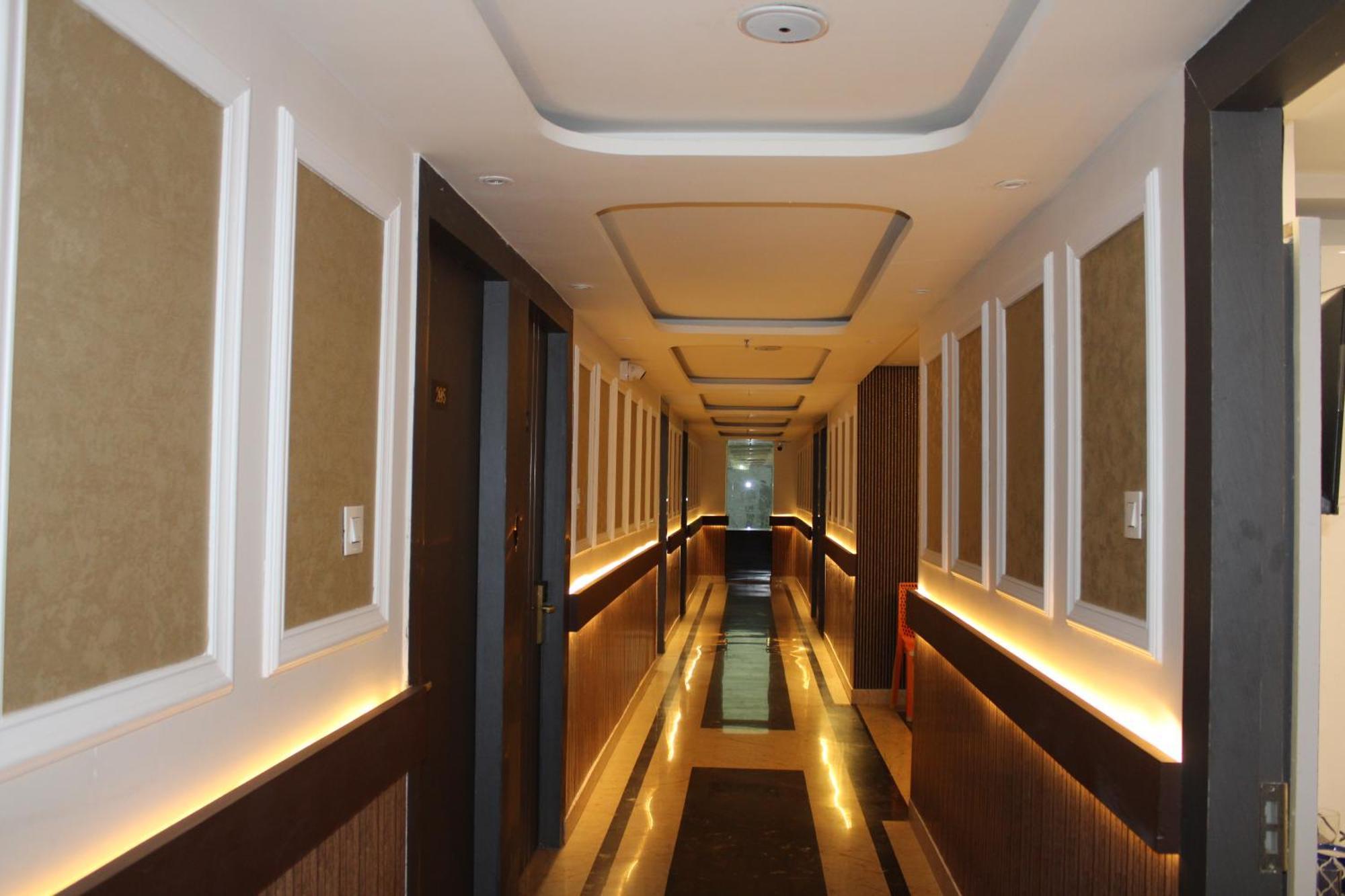 Hotel Gold Stone Kanpur Dış mekan fotoğraf