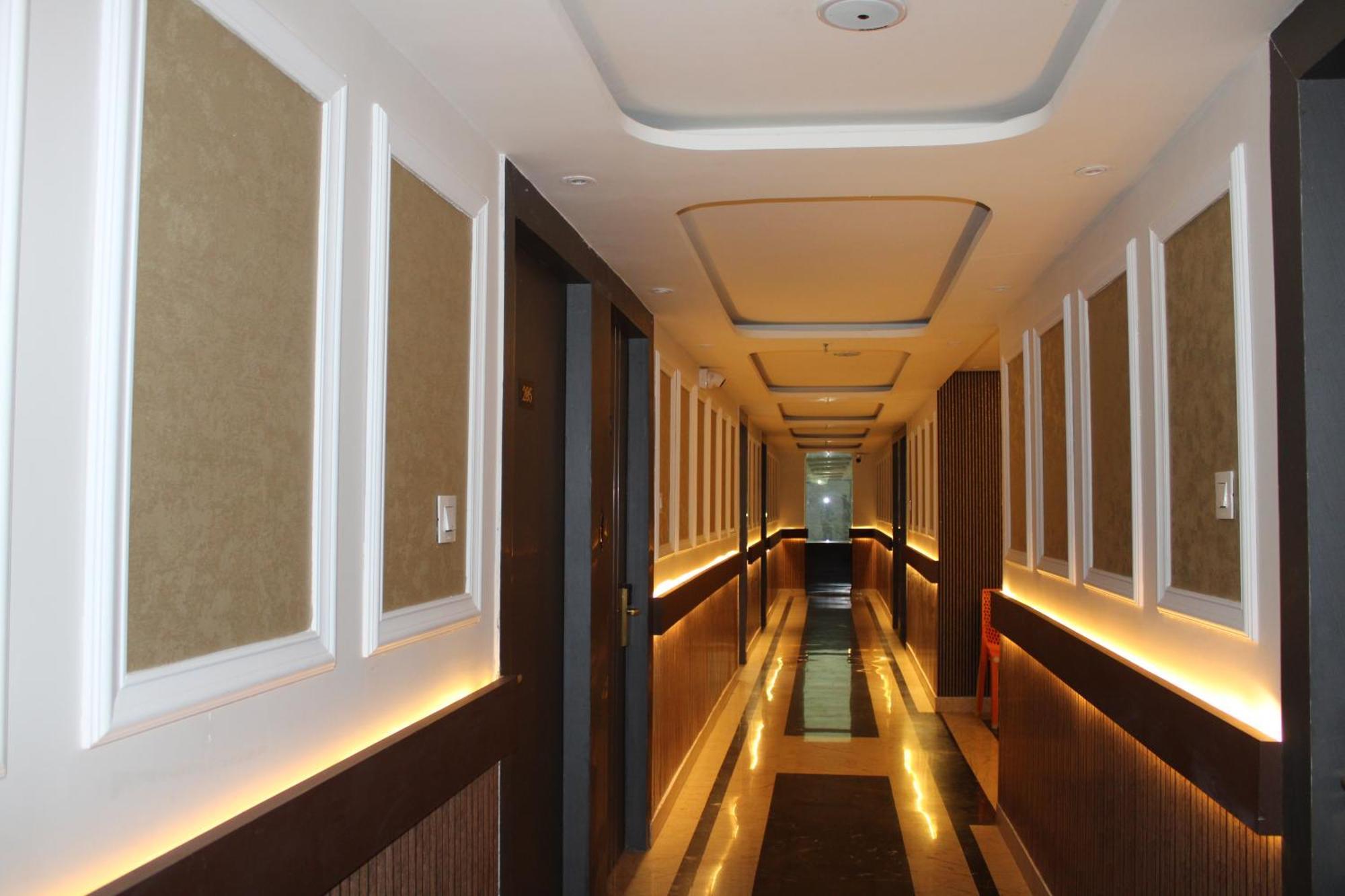 Hotel Gold Stone Kanpur Dış mekan fotoğraf
